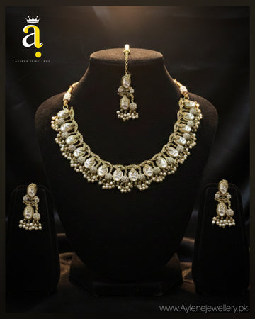The Turkish Heritage Choker Set (Mother of Pearl)
